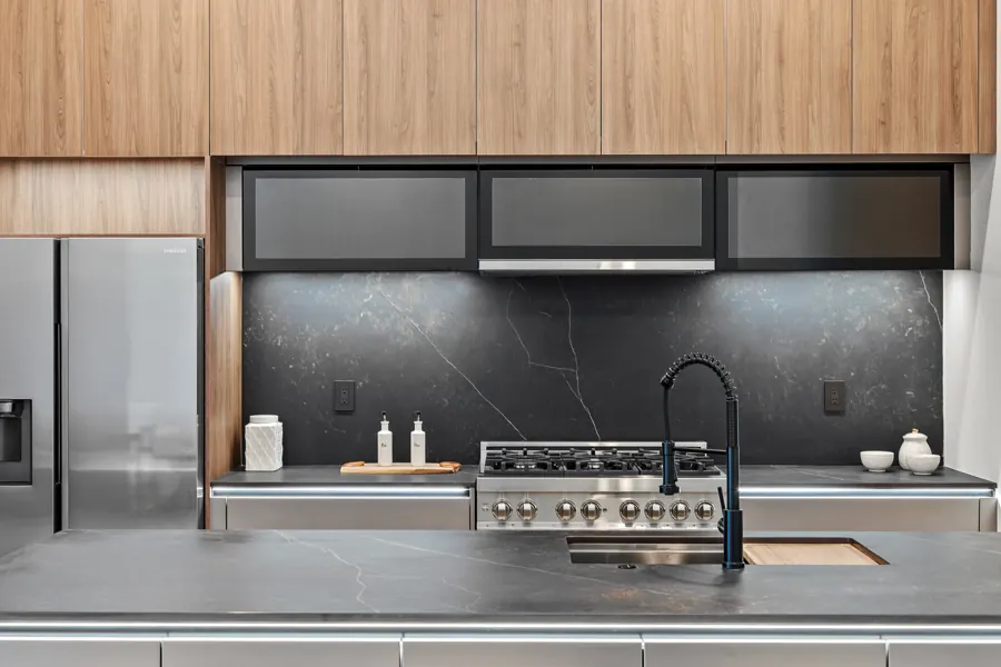 Gas cooktop and vented hood